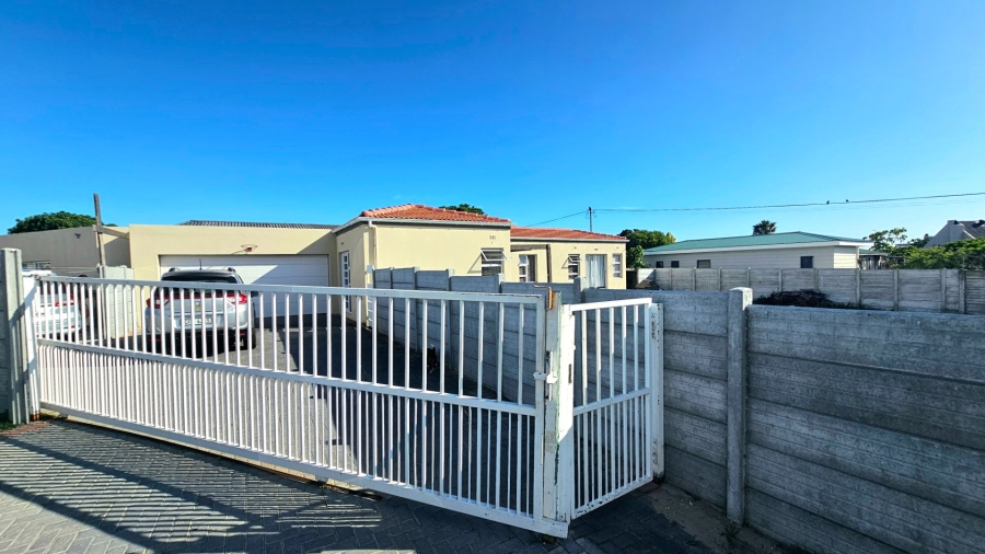 4 Bedroom Property for Sale in Sandbaai Western Cape